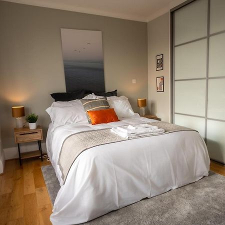 Entire Home In Streatham With Lovely Views & Ultra Fast Wi-Fi Norbury  Bagian luar foto