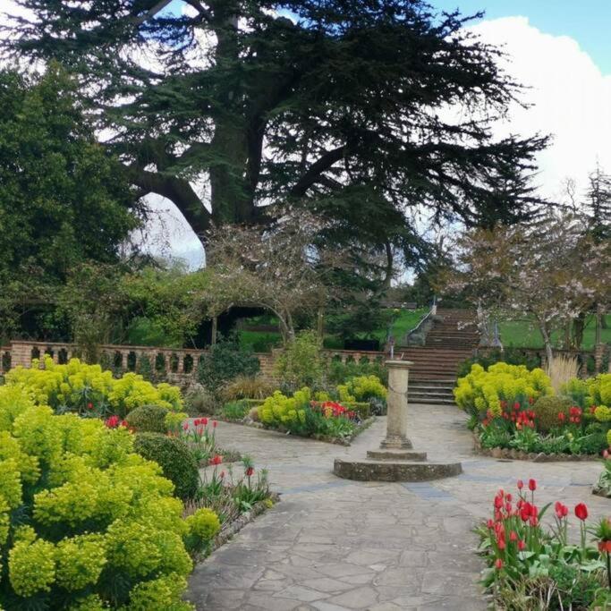 Entire Home In Streatham With Lovely Views & Ultra Fast Wi-Fi Norbury  Bagian luar foto