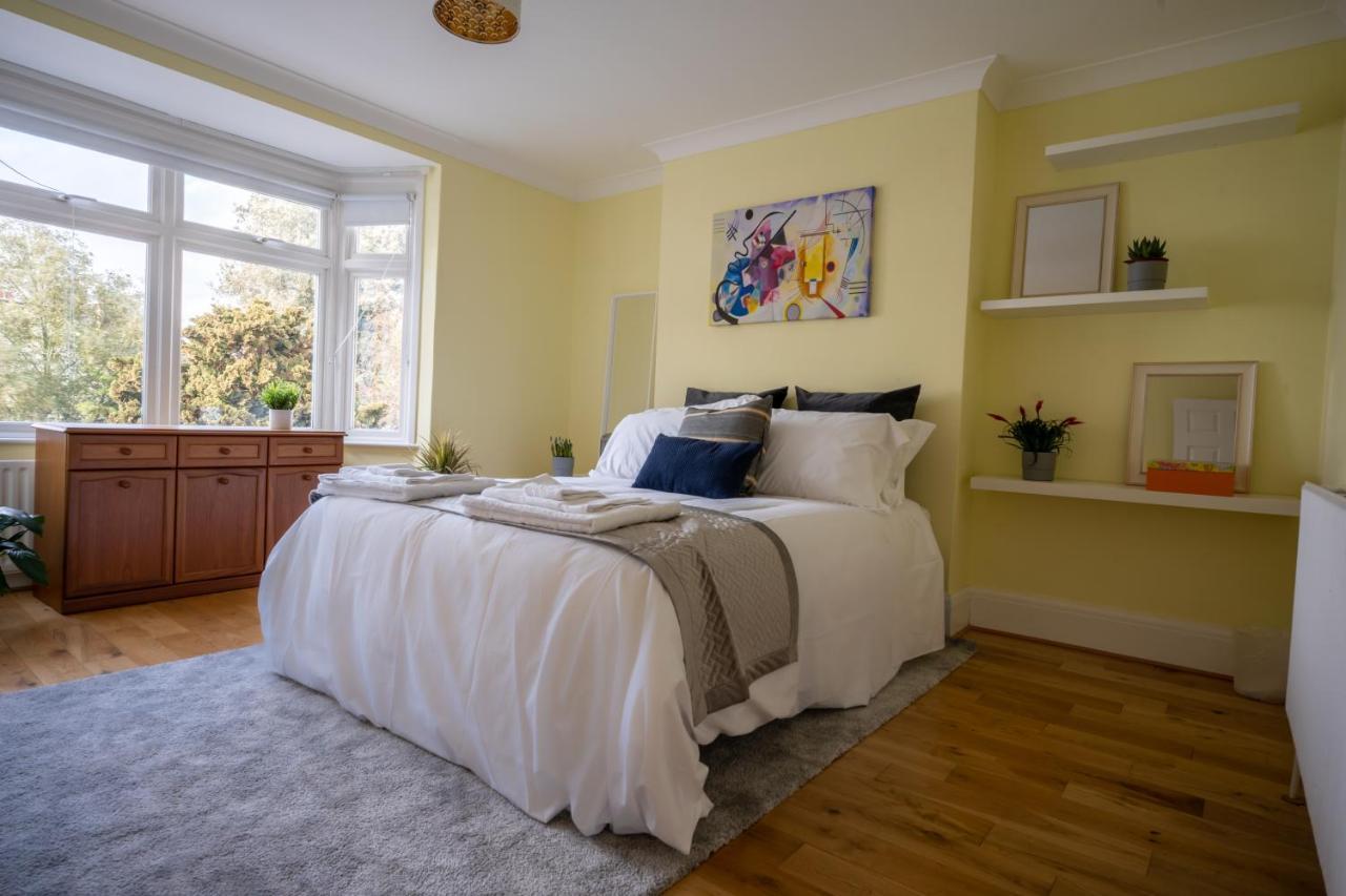 Entire Home In Streatham With Lovely Views & Ultra Fast Wi-Fi Norbury  Bagian luar foto
