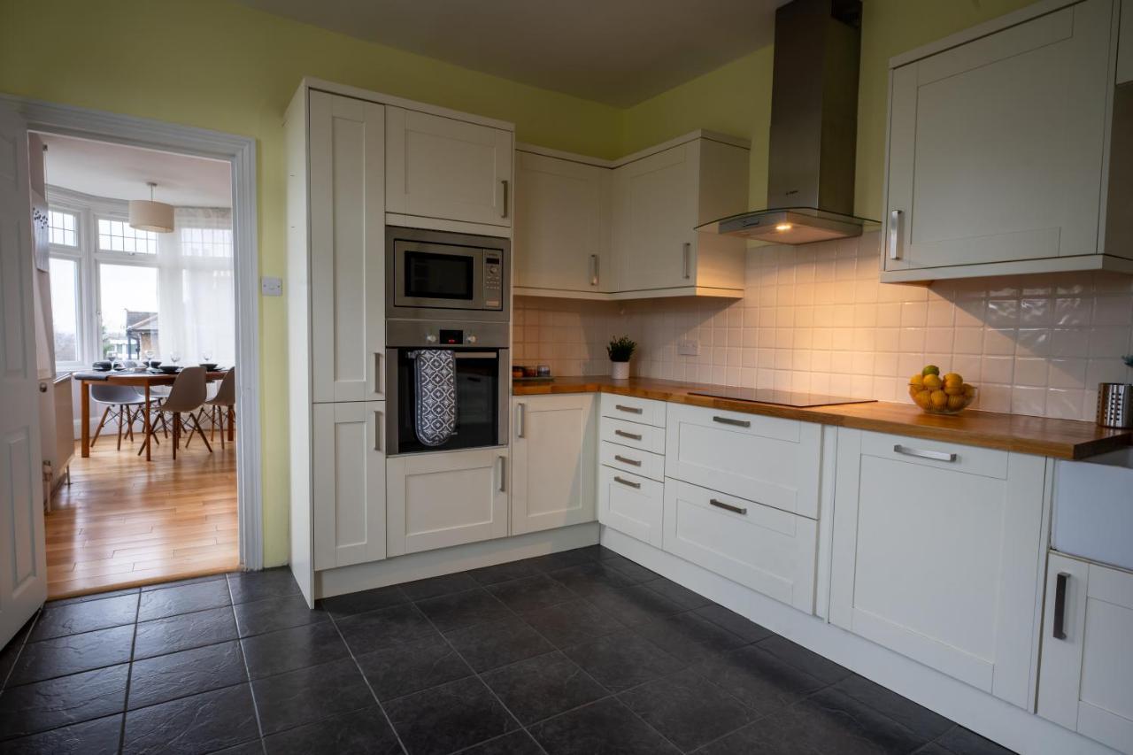Entire Home In Streatham With Lovely Views & Ultra Fast Wi-Fi Norbury  Bagian luar foto