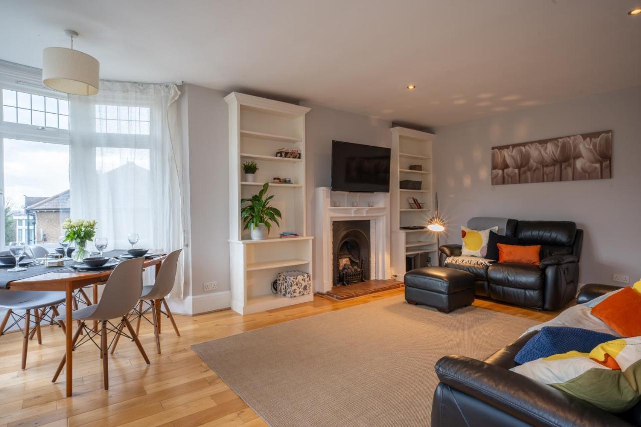 Entire Home In Streatham With Lovely Views & Ultra Fast Wi-Fi Norbury  Bagian luar foto